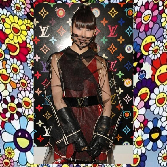 LOUIS VUITTON - EXTREMELY RARE, AUTHENTIC, ICONIC, LACE, MONOGRAM FACE MASK - Picture 11 of 16